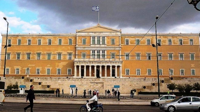 Σενάρια για επίσπευση της προεδρικής εκλογής