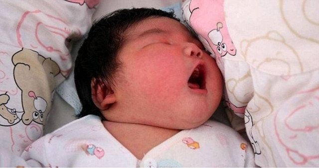 Γέννησε ένα μωρό που κάνει για... δύο! (pics)