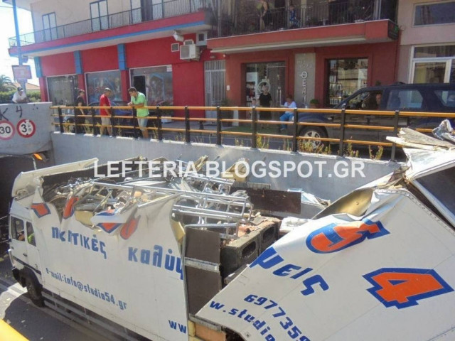 Κατερίνη: Τροχαίο στο τούνελ του σταθμού (pics)