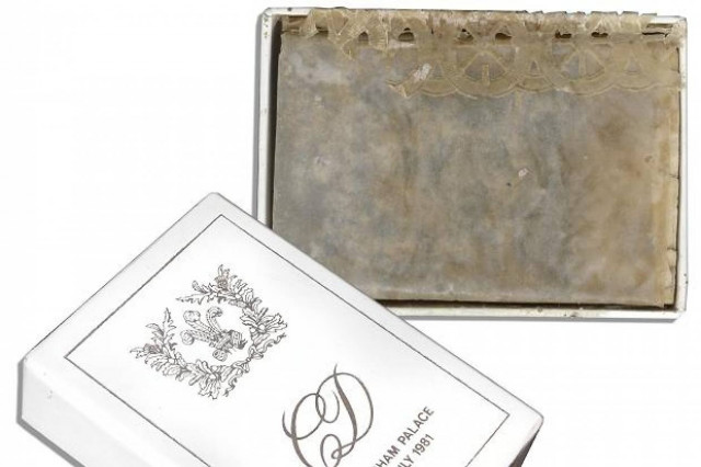 Συλλέκτης πλήρωσε $1.375 για ένα κομμάτι τούρτας!