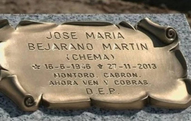 Το μήνυμα Ισπανού μουσικού προς την κυβέρνηση στην… ταφόπλακά του! (pic)