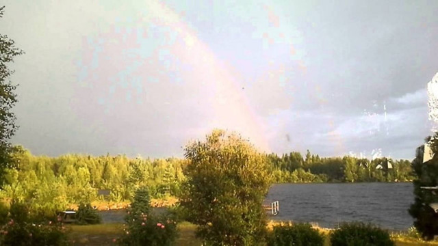 Κι ενώ θαύμαζε το ουράνιο τόξο, ξαφνικά… (Video)