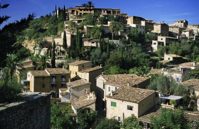 Ούρησε σε φανοστάτη, έπαθε ηλεκτροπληξία και πέθανε (pics)