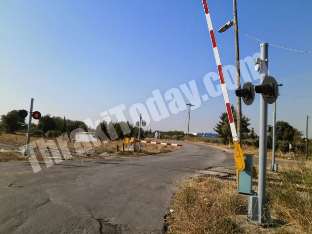 Ξάνθη: Συγκρούστηκε με διάβαση τραίνων - Ι.Χ. «ξήλωσε» μπάρες και σηματοδότες