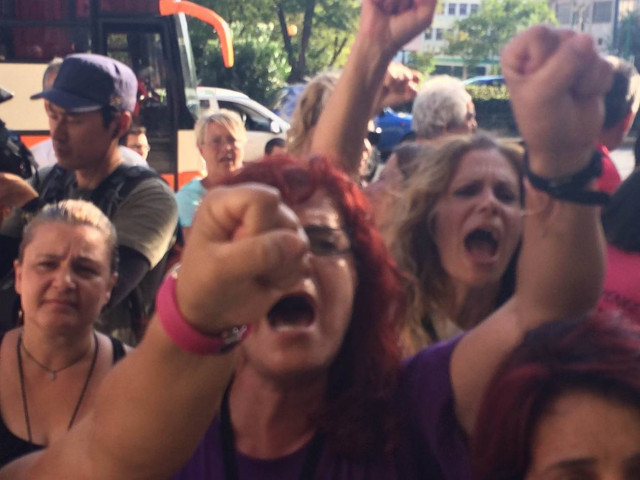 Συγκέντρωση συμπαράστασης στις συλληφθείσες καθαρίστριες