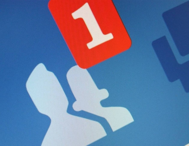 «Έπεσε» το Facebook