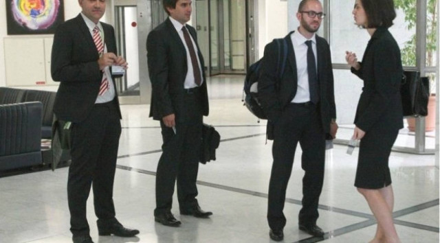 Εκποιήσεις: 6 «ναι» και 4 «όχι» από τους δανειστές (βίντεο)