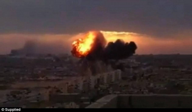 Συντριβή πολεμικού αεροσκάφους σε πολυκατοικία! (pics+video)