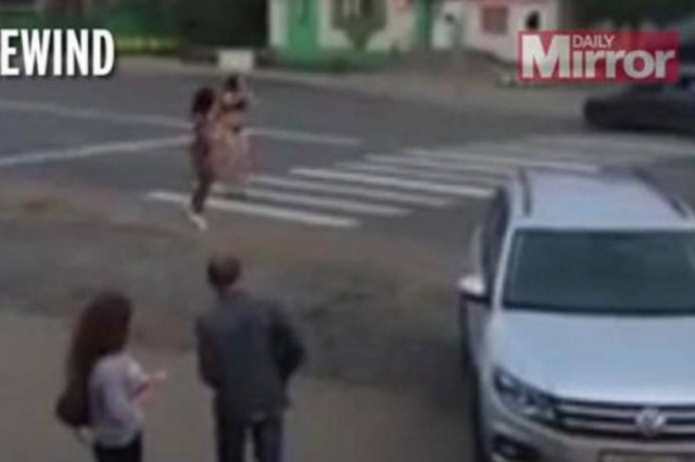 Αυτά παθαίνεις όταν προκλητικές Ρωσίδες σε ξεμυαλίζουν! (vid)