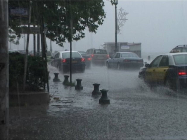 Θεσσαλονίκη: Με καταιγίδα ξύπνησε η πόλη