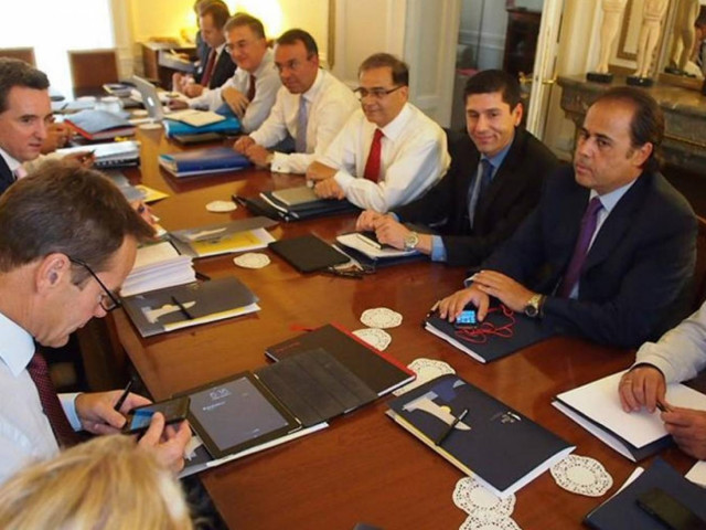 Τρίτη ημέρα διαπραγματεύσεων στο Παρίσι αλλά οι κόκκινες γραμμές έμειναν... Αθήνα