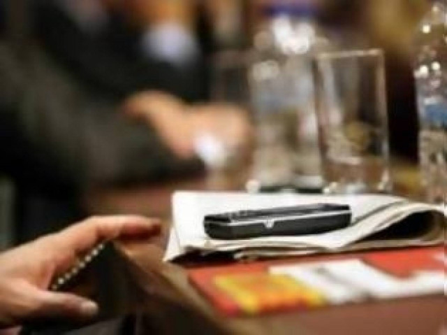 Κρήτη: Συνελήφθη το δίδυμο που «ξάφριζε» κινητά τηλέφωνα