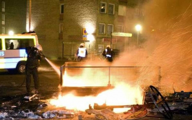 Σουηδία: Επεισόδια σε προάστιο μεταναστών στη Στοκχόλμη