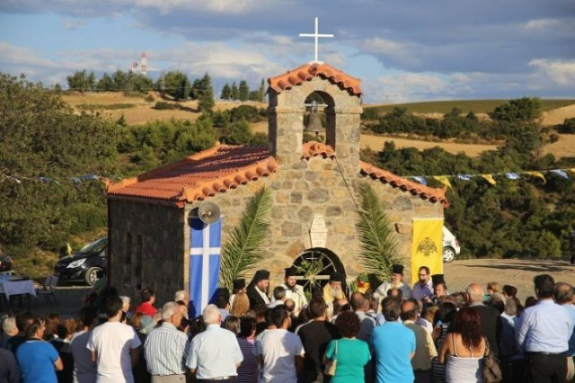 Φθιώτιδα: Έχτισαν εκκλησία εκεί που κυνηγοί σκότωσαν κατά λάθος το παιδί τους (pics)