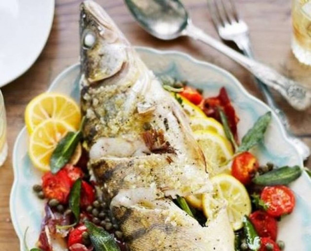 Νοστιμότατη συνταγή: Ψάρι στο φούρνο με λαχανικά
