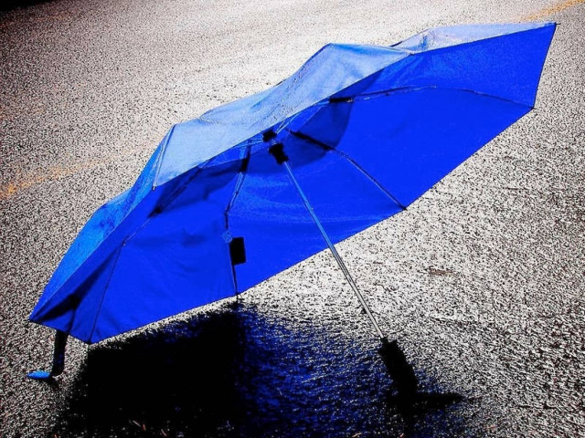 Καιρός: Επιμένουν οι βροχές και οι καταιγίδες