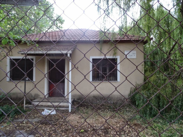 Σαπίζει η περιουσία της ΕΡΤ στα Γιάννενα (pics)