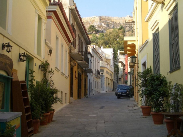 Αυτά είναι τα 26 κτίρια και οικόπεδα «φιλέτα» του Δημοσίου που βγάζουν «στο σφυρί»