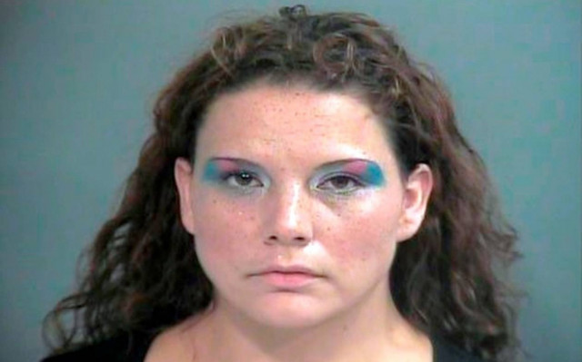 Το έγκλημα... ζωγραφισμένο στο πρόσωπό της - Μπορείτε να το βρείτε;