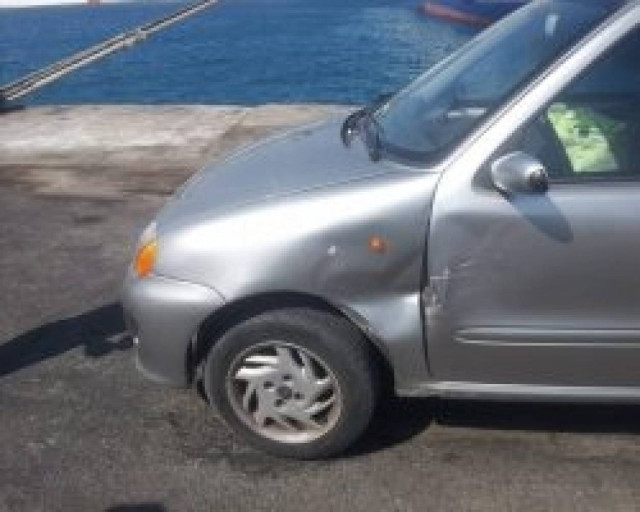 Πλοίο «τράκαρε» … με αυτοκίνητο στη Σύμη! (pics)