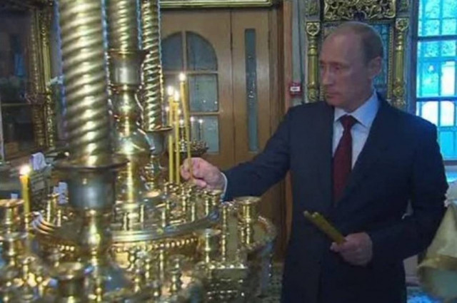 Πούτιν: Κερί στη μνήμη των φιλορώσων που σκοτώθηκαν στην Ουκρανία (vid)