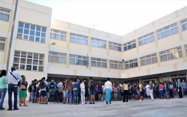 ΟΛΜΕ: Τα σχολεία φτωχαίνουν χρόνο με το χρόνο κατά χιλιάδες καθηγητές