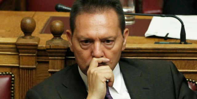 Μόλις… 7.342 ευρώ ο καθαρός μισθός του Στουρνάρα