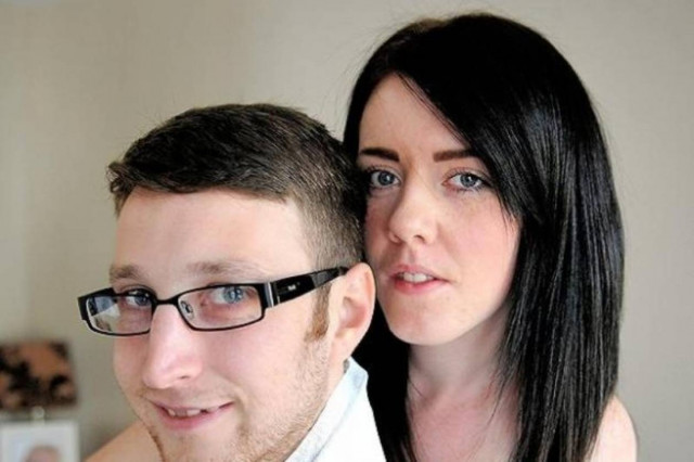 Φρικιαστικό ατύχημα: Καθρέφτης παραλίγο να τον αποκεφαλίσει! (pic)