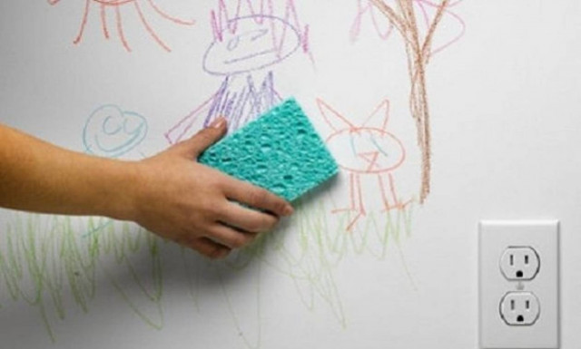 Δε θα πιστεύετε τι μπορείτε να χρησιμοποιήσετε για να φύγουν οι βρομιές από τους τοίχους!