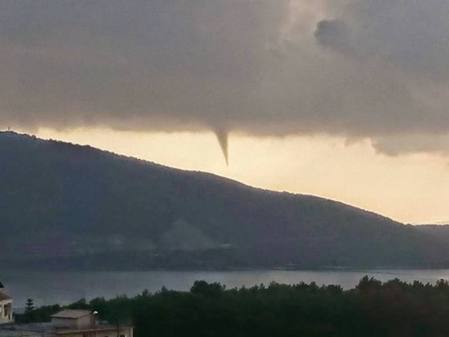 Ηγουμενίτσα: Εντυπωσιακός υδροστρόβιλος ανοιχτά του λιμανιού