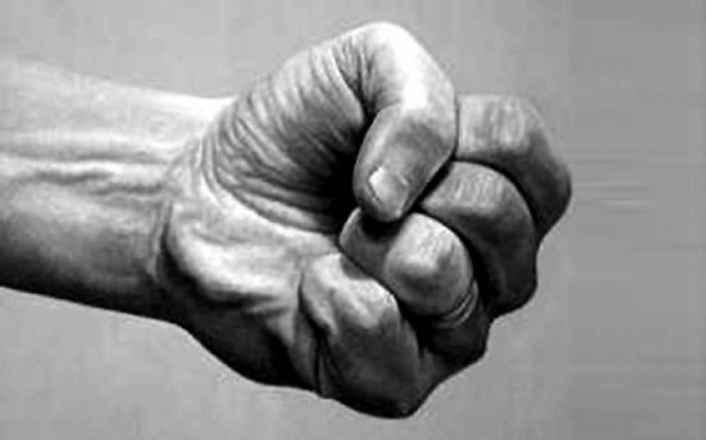 Κρήτη: Άγρια συμπλοκή στο Λιμάνι των Χανίων - Δύο άτομα στο Νοσοκομείο (pics)