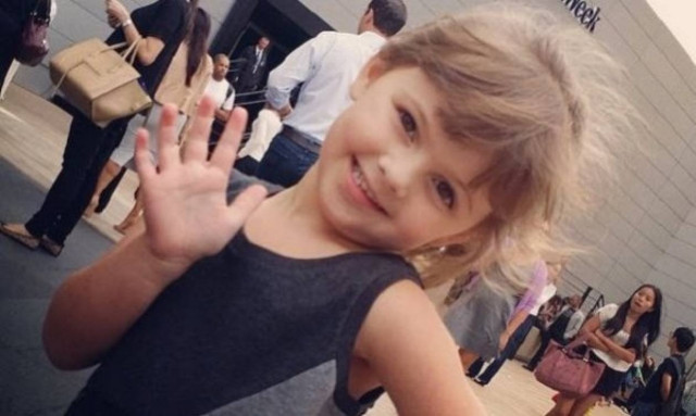 Αγαπήσατε τα χάρτινα φουστάνια της και τώρα είναι στην εβδομάδα μόδας!