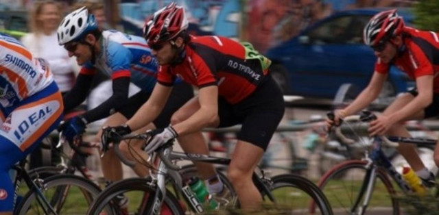 Φεμινισμός ή σεξισμός; Δείτε τη χειρότερη στολή για γυναίκες ποδηλάτες!