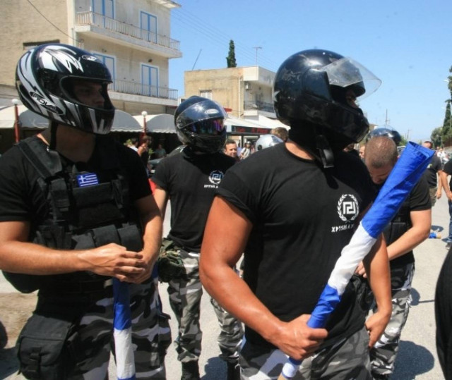 Έστειλε «τάγμα εφόδου» για τα μάτια της σερβιτόρας