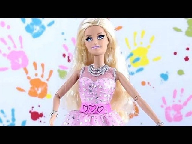 Αγόρασε στην κόρη της μία αθυρόστομη... κούκλα! (βίντεο)