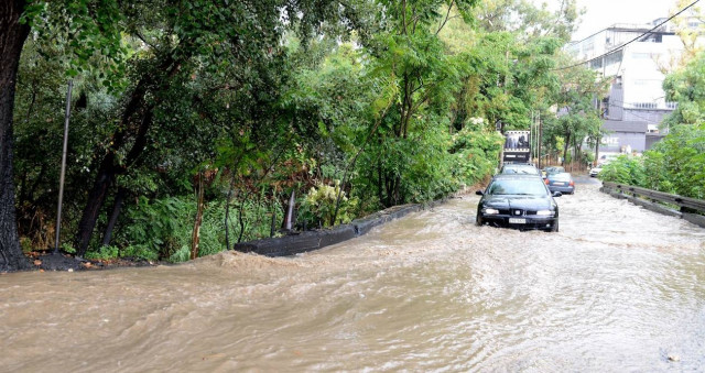 Heavy rain in Athens (pics)