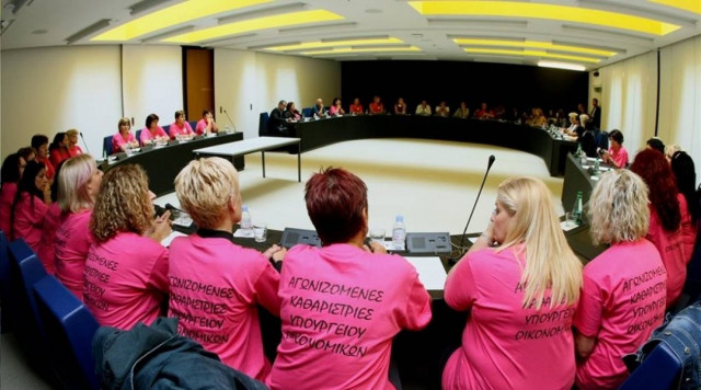 Στο Στρασβούργο οι απολυμένες καθαρίστριες του ΥΠ.ΟΙΚ