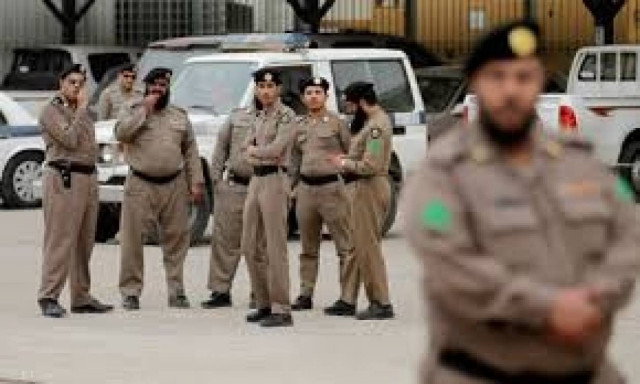 Νεογέννητο μωρό βρέθηκε σε παραλία (pic)