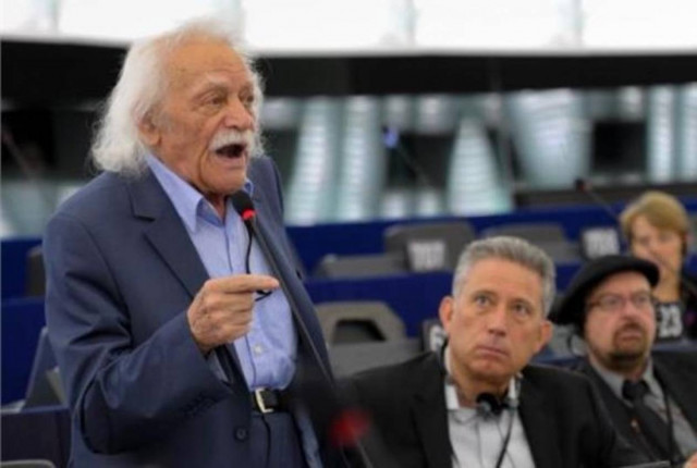 Διαμαρτυρία Γλέζου στο Ευρωκοινοβούλιο