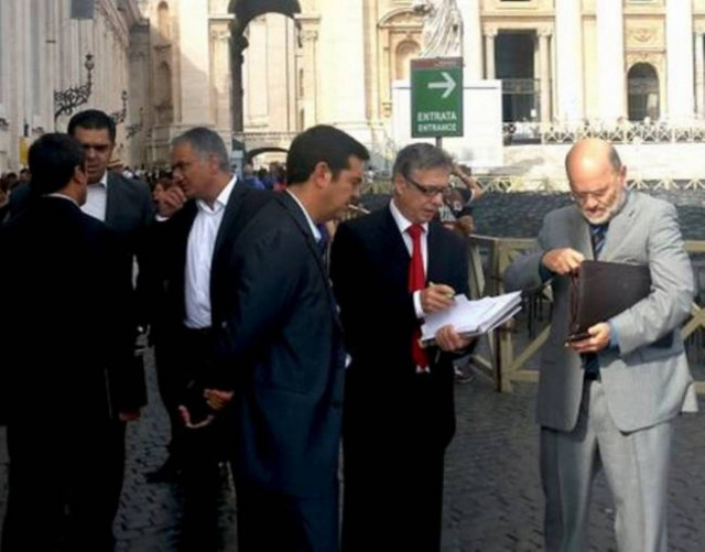 Ολοκληρώθηκε η συνάντηση Τσίπρα-Πάπα στο Βατικανό