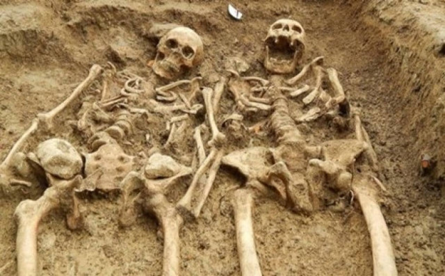 Βίντεο: Βρήκαν σκελετούς ερωτευμένων να κρατιούνται από το... χέρι