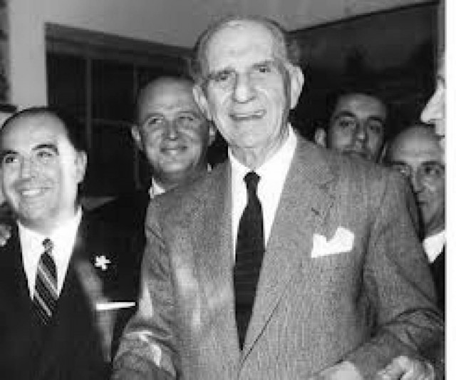 Σαν σήμερα το 1961 ιδρύθηκε η Ένωσις Κέντρου