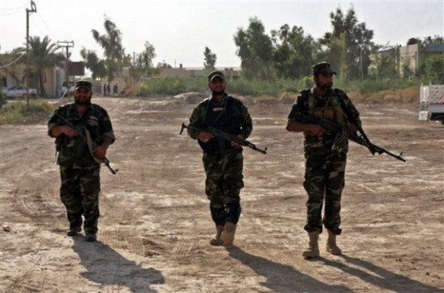 Εκατοντάδες Κούρδοι συγκεντρώνονται στα σύνορα της Τουρκίας