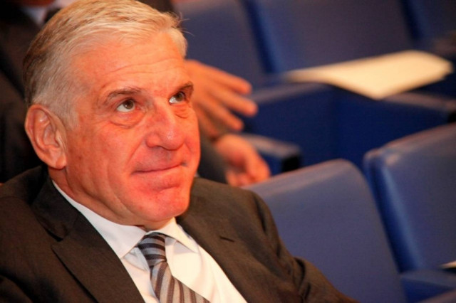 Ο Γιάννος γράφει βιβλίο και... εξομολογείται!