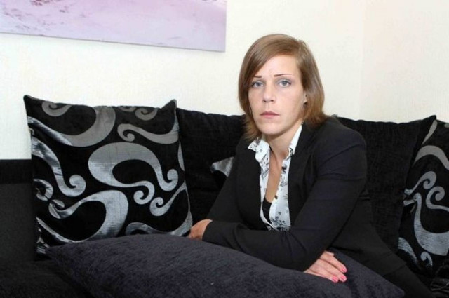 Της ξύρισε το κεφάλι γιατί τη ζήλευε (pics)