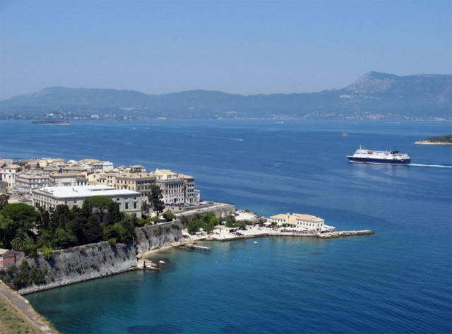 Κέρκυρα: Ολονύχτιο θρίλερ - Πλοίο με 692 επιβάτες προσέκρουσε σε νησίδα