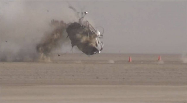 Βγήκε ζωντανός από ατύχημα ενώ έτρεχε με 305χλμ/ώρα (Video)