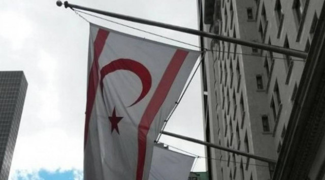 «Το πανί της ντροπής»  στο ξενοδοχείο του Έρογλου στη Νέα Υόρκη