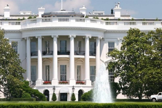 Εκατοντάδες σφαίρες είχε στο αυτοκίνητο ο εισβολέας στον Λευκό Οίκο