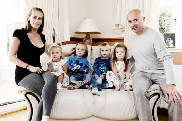 Γέννησε δύο φορές δίδυμα σε λιγότερο από ένα... έτος (pics)